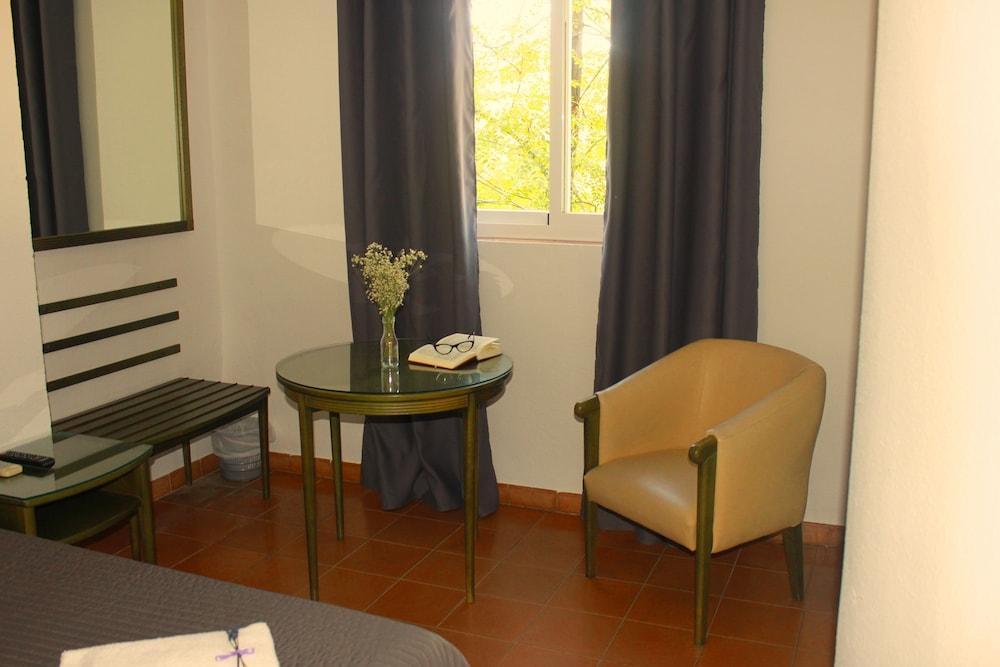 Casa de hóspedes Lantana Garden Pilas